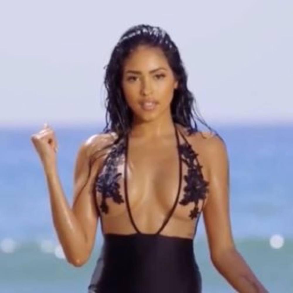 ๐HOST PICK๐ NEW BLAK FLORAL BATHING SUIT - Picture 1 of 6